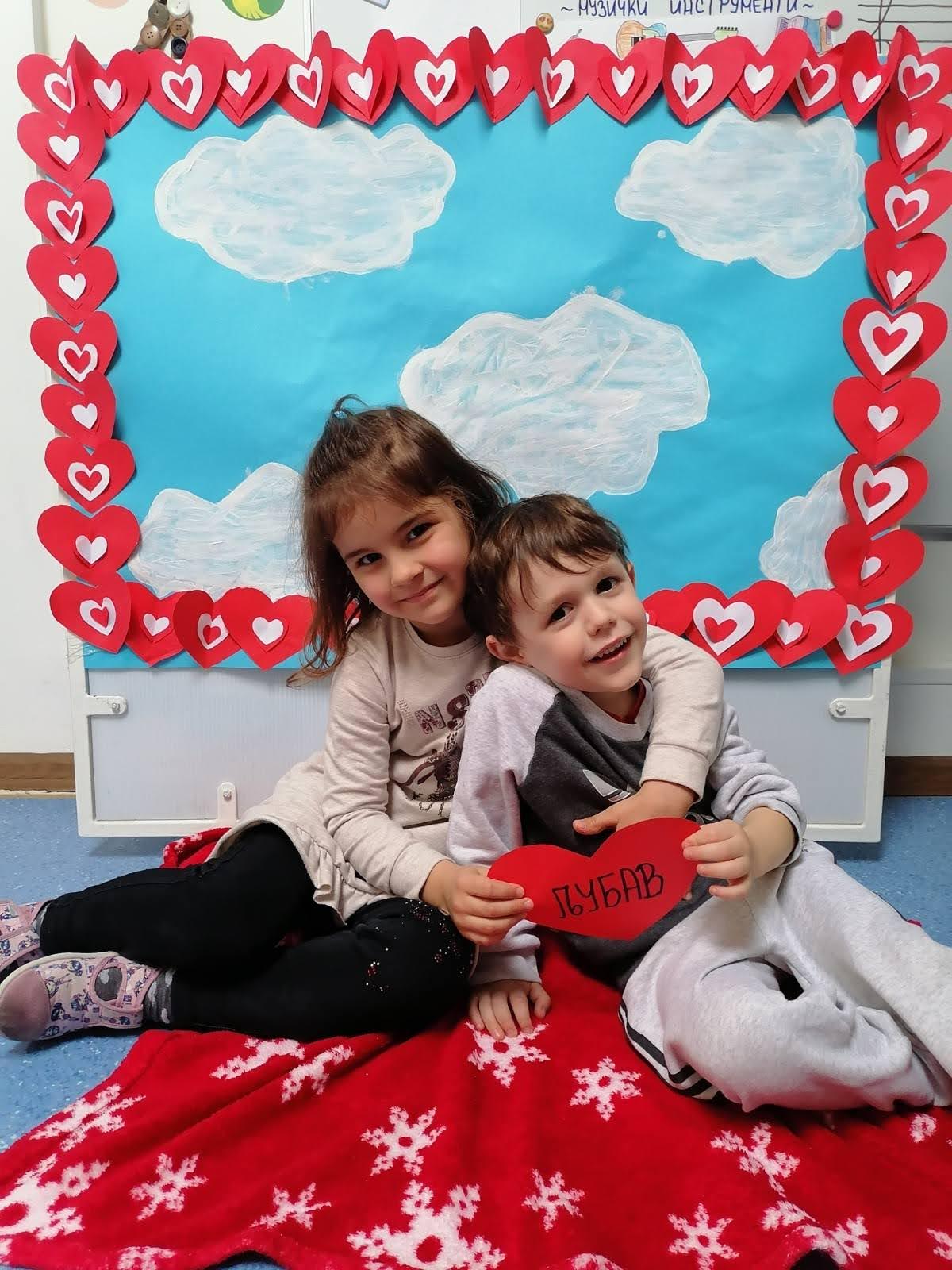 Nek' svud ljubav sja