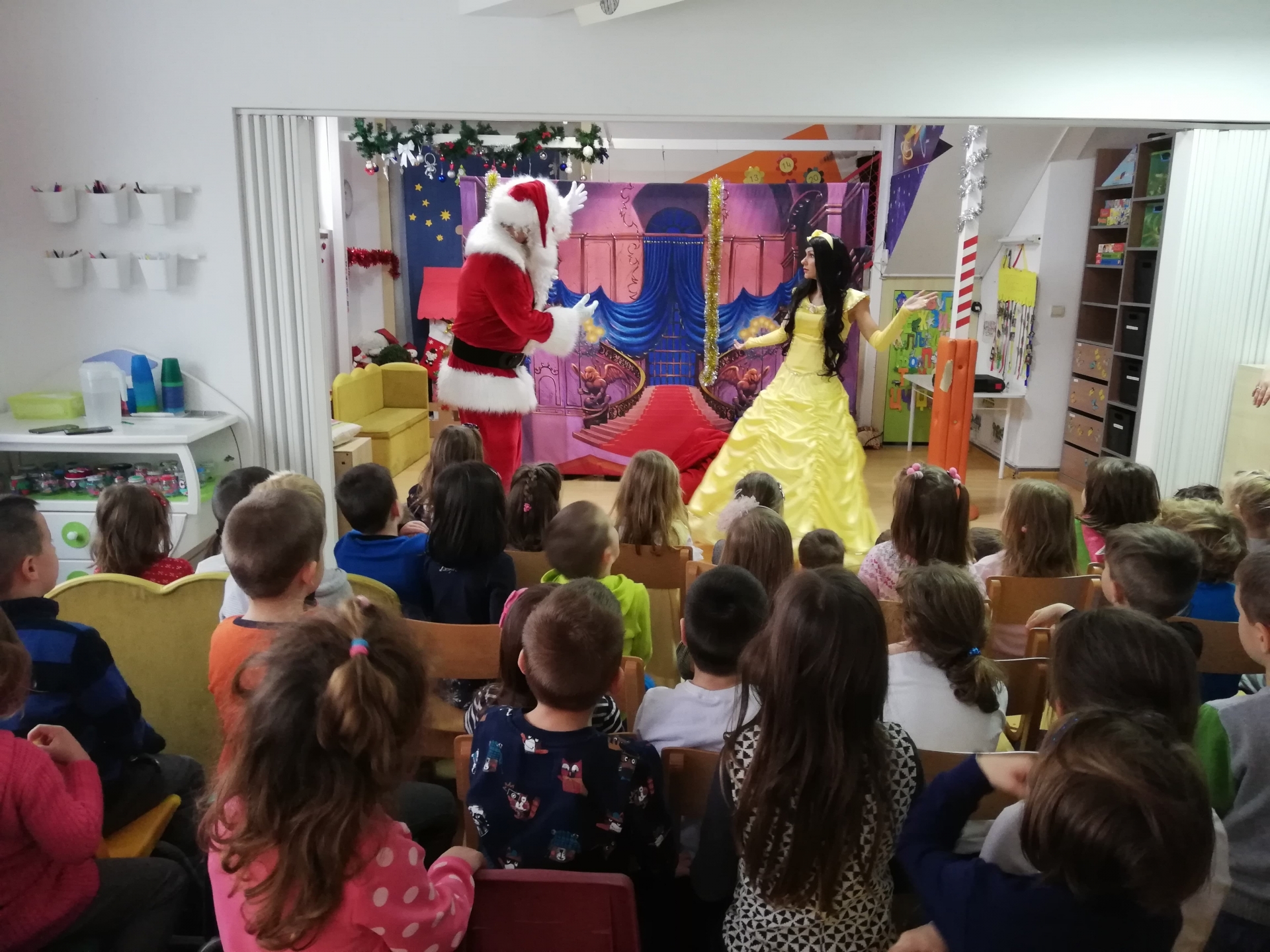 Novogodišnja predstava u vrtićima